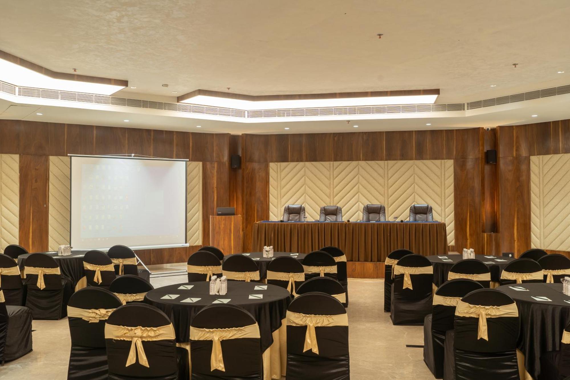 Hotel Mayura Rāipur Esterno foto