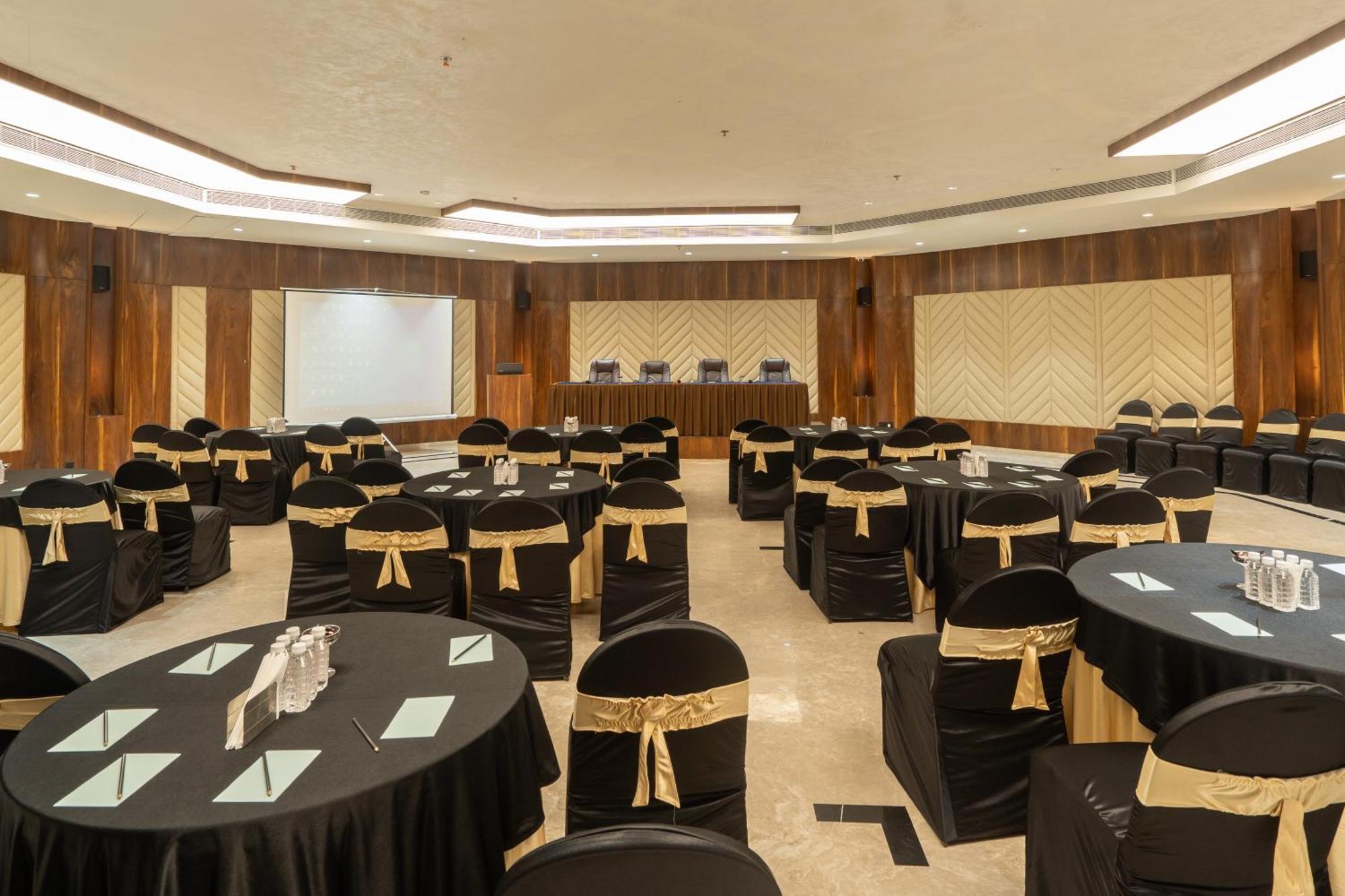 Hotel Mayura Rāipur Esterno foto