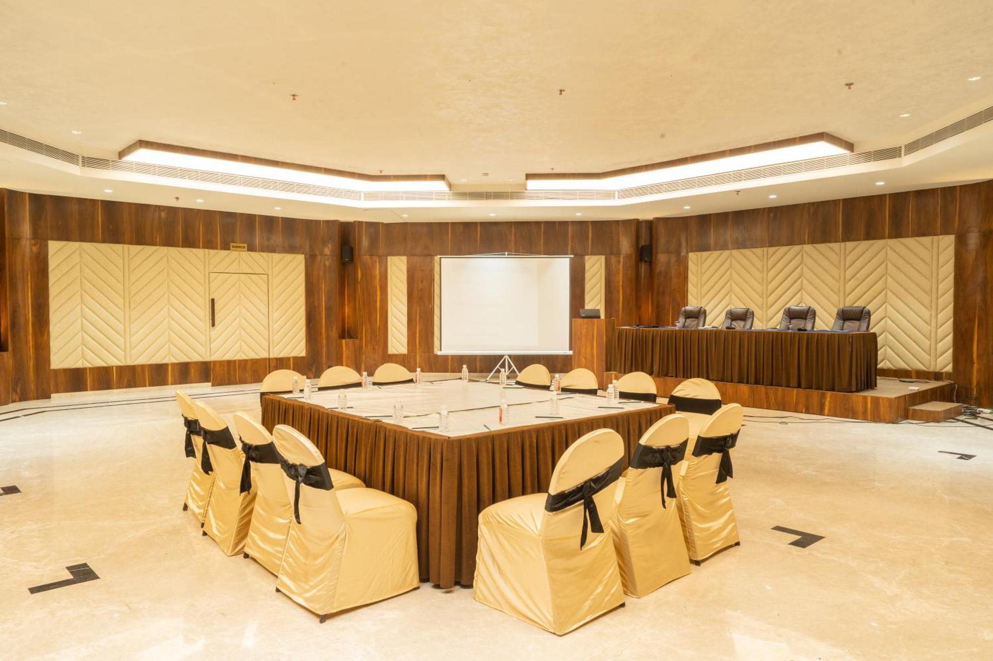 Hotel Mayura Rāipur Esterno foto