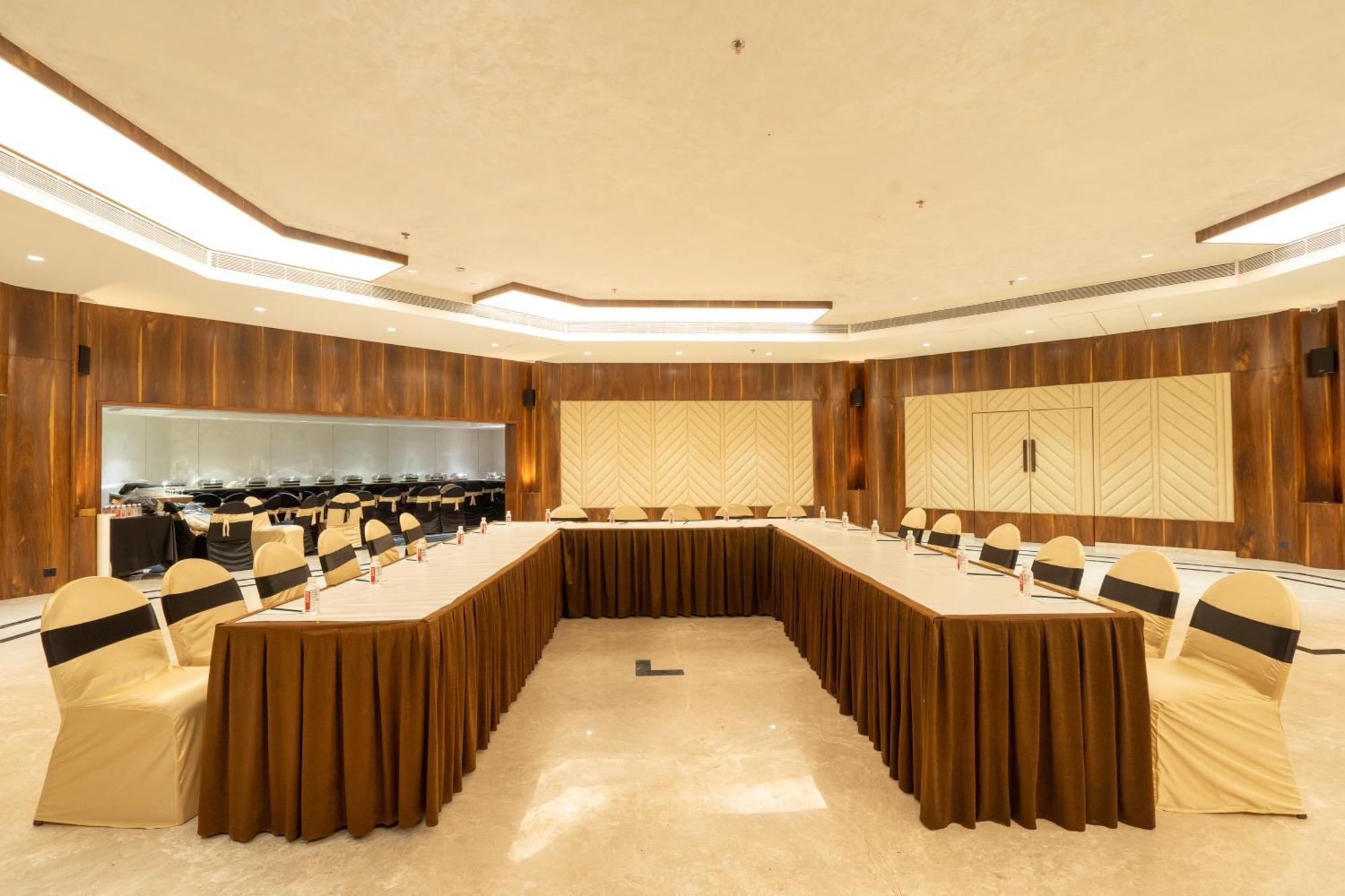 Hotel Mayura Rāipur Esterno foto