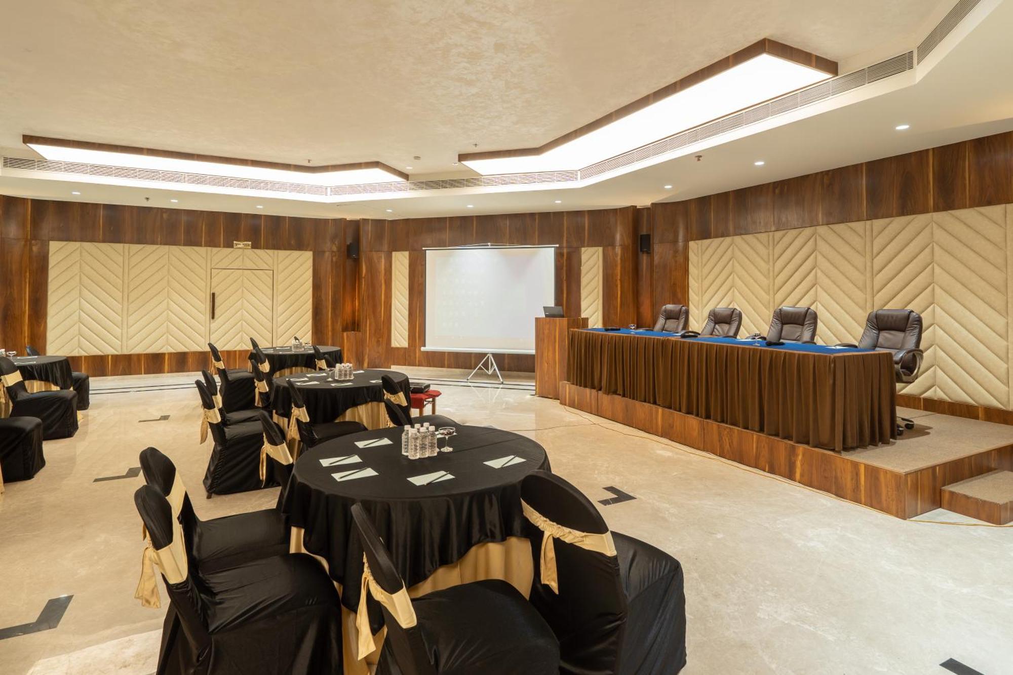 Hotel Mayura Rāipur Esterno foto