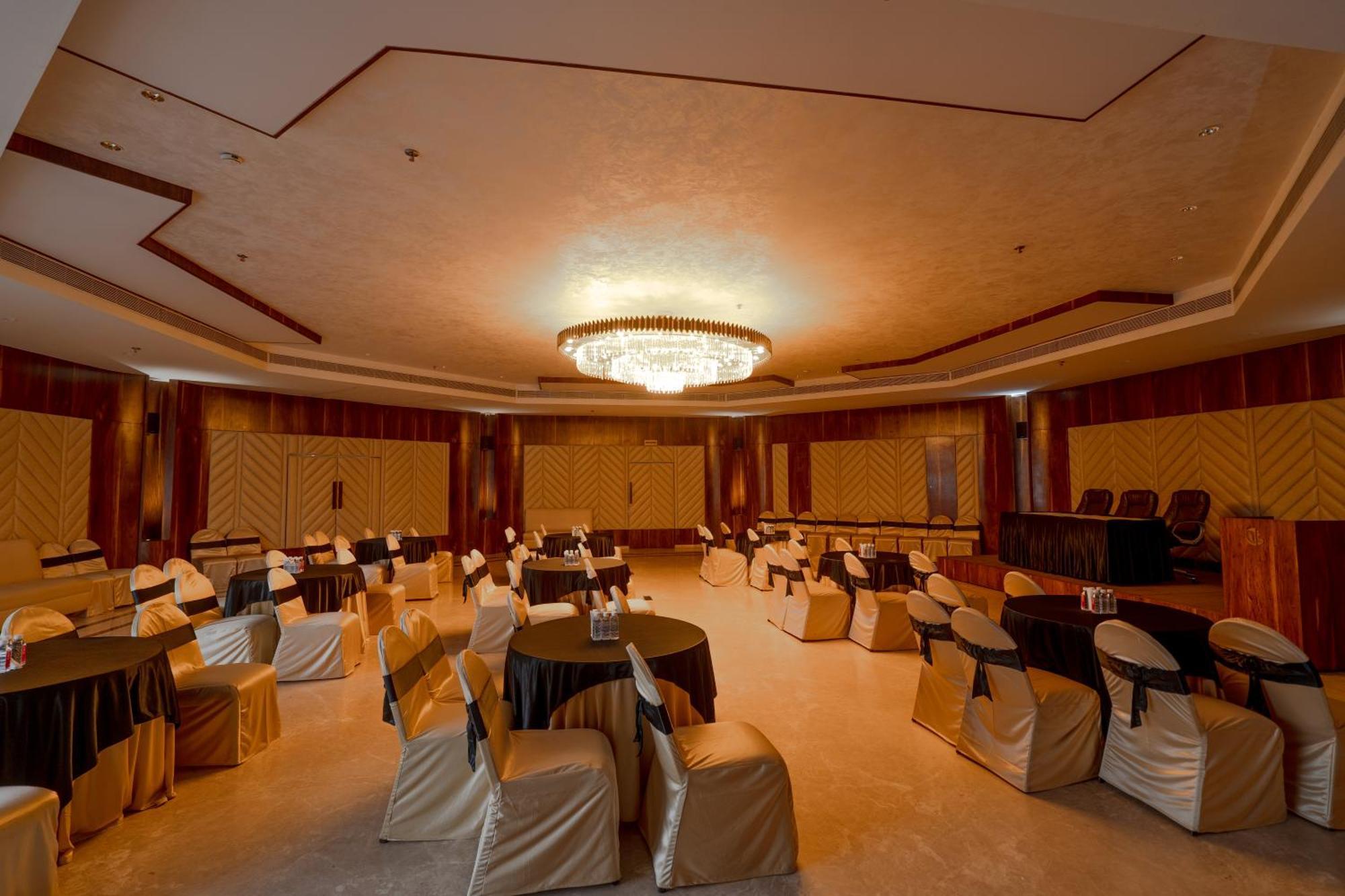 Hotel Mayura Rāipur Esterno foto