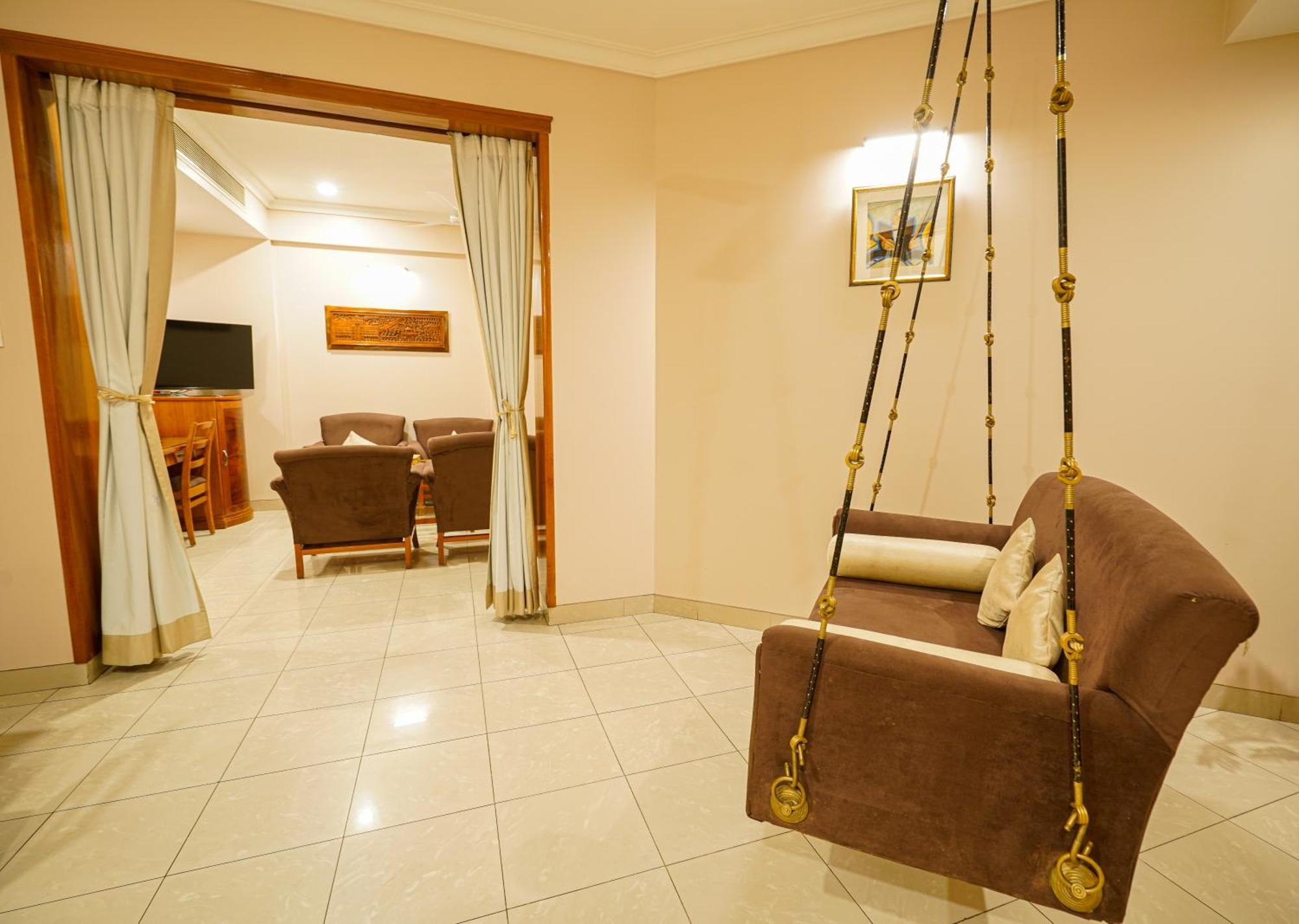 Hotel Mayura Rāipur Esterno foto