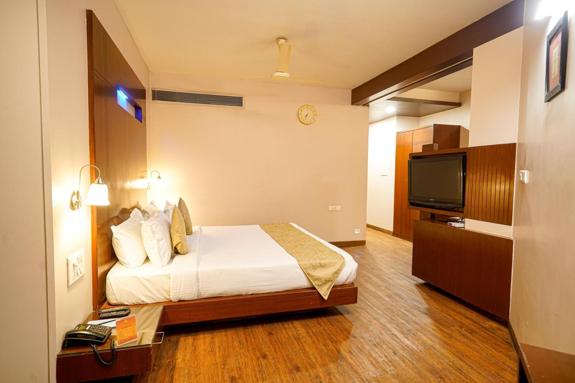 Hotel Mayura Rāipur Esterno foto