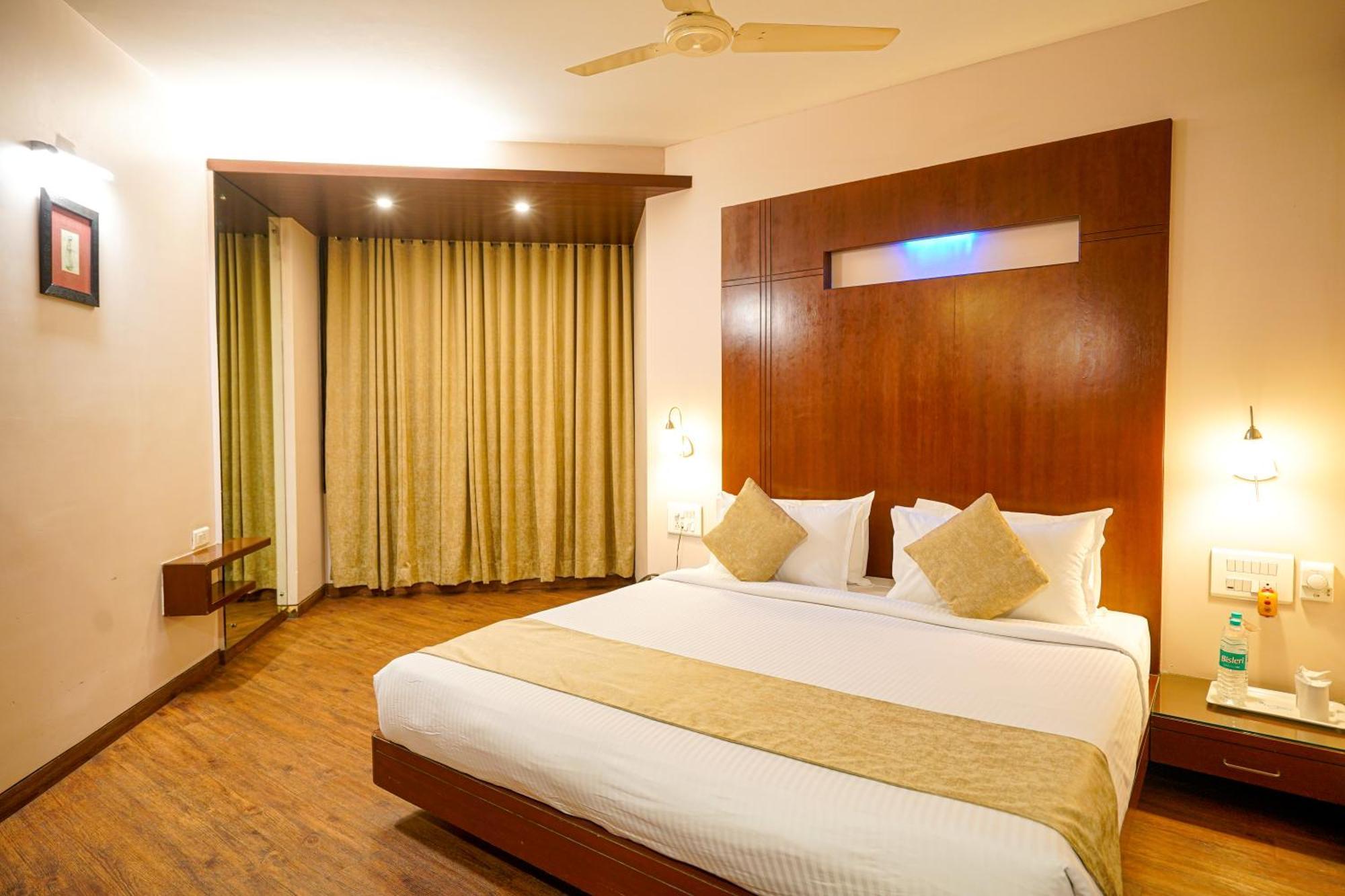 Hotel Mayura Rāipur Esterno foto